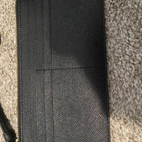 Coach Pebbled Leather Long Zip Card Wallet-Wristlet – new condition, barely used - Picture 2 of 3